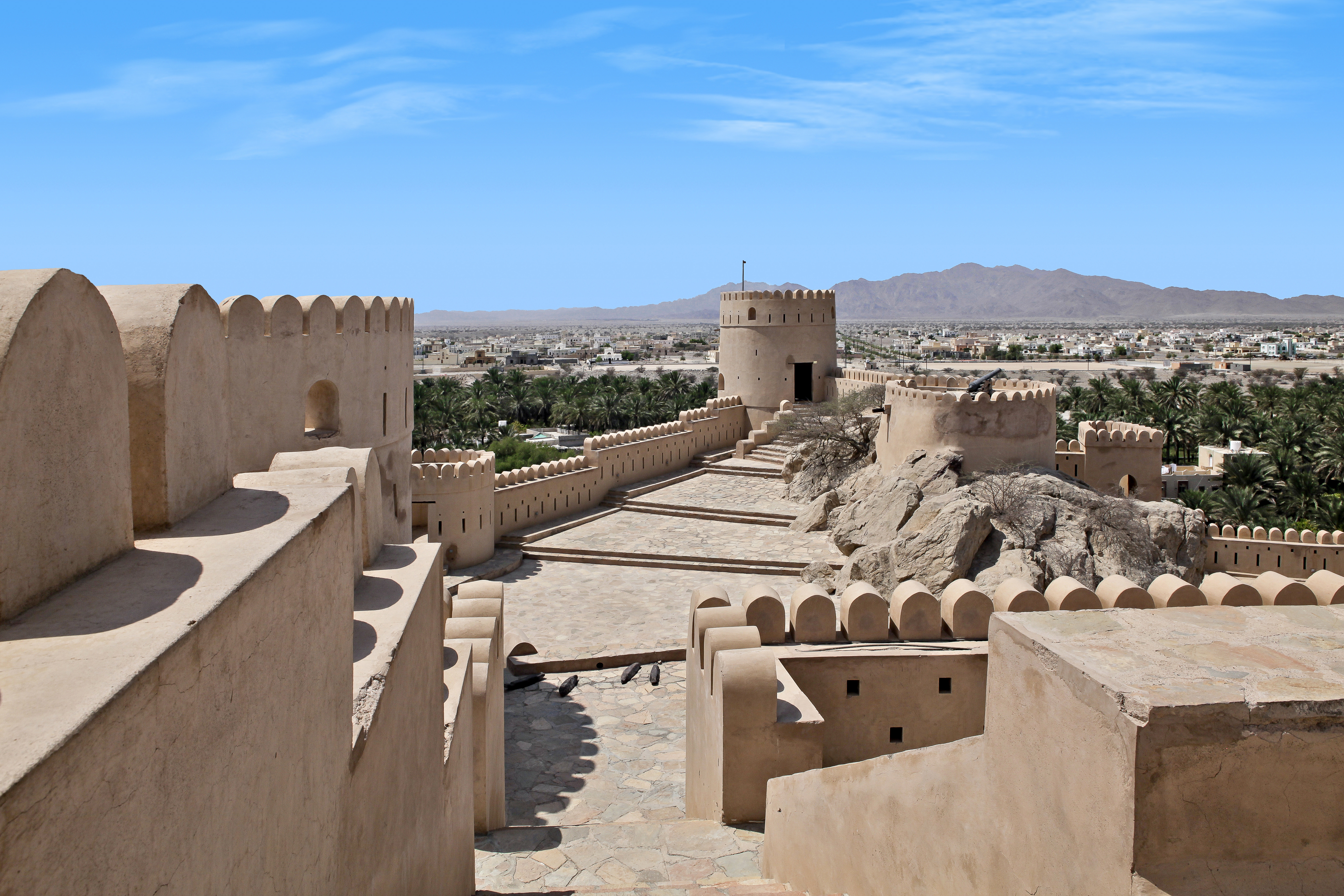"c_em_oman_nakhl_fort_02.jpg"