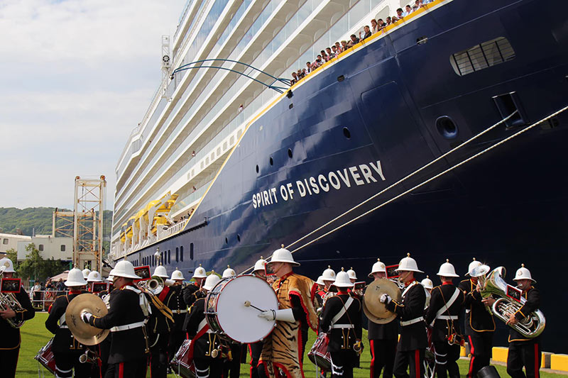 spirit_of_discovery_christening_2